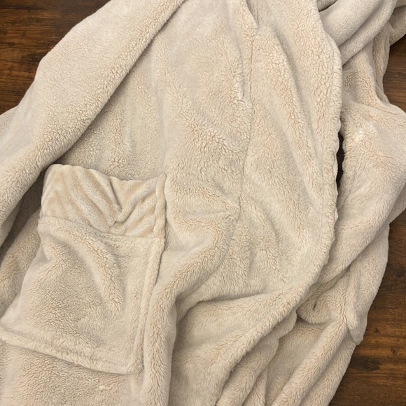 Soft cozy bathrobe - Picture 5 of 7